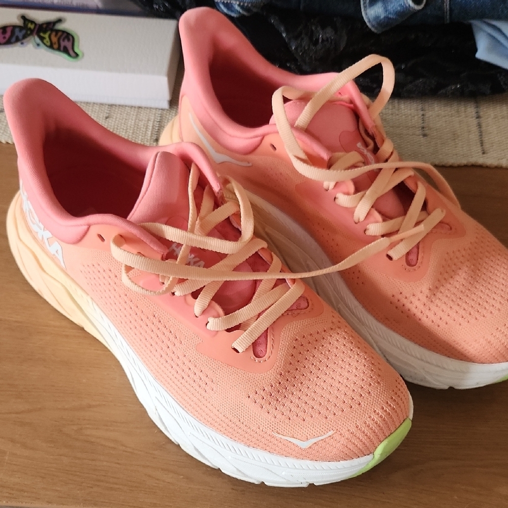 Hoka Women's Pink Running Shoes Arahi 7